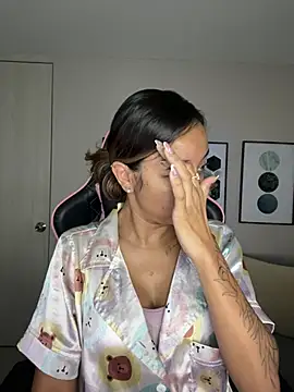 Snapshot of DianaHopson chatting on February 7, 2025, 10:19 am DianaHopson online show from February 7, 2025, 10:19 am