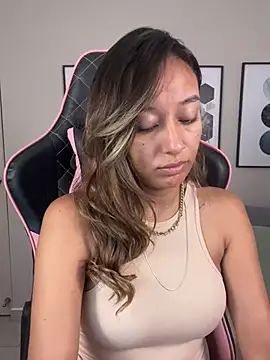 Snapshot of DianaHopson chatting on March 4, 2025, 10:46 am DianaHopson online show from March 4, 2025, 10:46 am