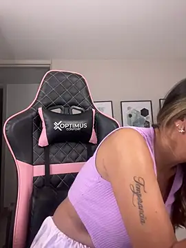 Snapshot of DianaHopson chatting on November 2, 2025, 11:34 am DianaHopson online show from November 2, 2025, 11:34 am