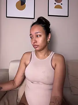 Snapshot of DianaHopson chatting on July 10, 2026, 10:51 am DianaHopson online show from July 10, 2026, 10:51 am