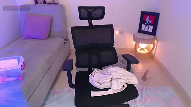 Snapshot of lilian_prada chatting on February 22, 2025, 7:36 pm lilian prada online show from February 22, 2025, 7:36 pm