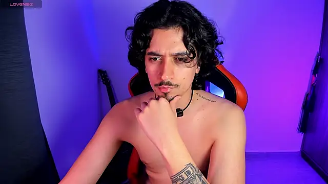 Alexfloresz online show from June 3, 2026, 12:57 am