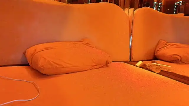 Snapshot of ROXYNL chatting on October 3, 2025, 7:11 pm ROXYNL online show from October 3, 2025, 7:11 pm