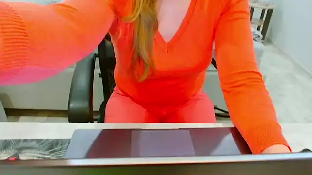 EveLove33 online show from March 13, 2026, 5:52 pm