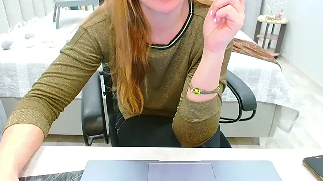 EveLove33 online show from May 3, 2026, 4:57 pm