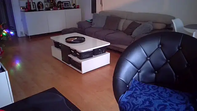 sarametisse26 online show from December 4, 2025, 8:01 am