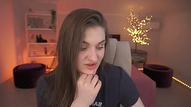 EmmyCharmm online show from April 26, 2026, 5:49 am
