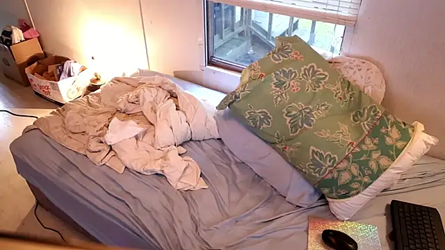 xxpixeyxx online show from September 16, 2025, 1:12 pm