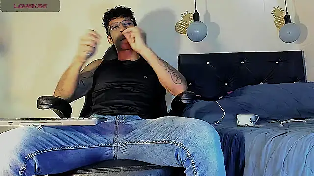 FuckHardlove online show from March 4, 2025, 5:03 pm