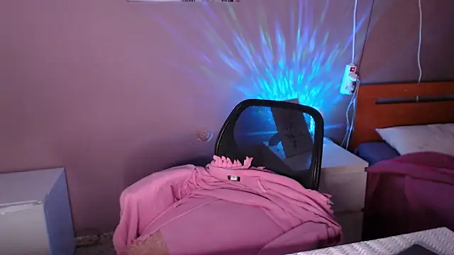 Snapshot of Latina_BigBoobs chatting on October 27, 2025, 12:36 am Latina BigBoobs online show from October 27, 2025, 12:36 am