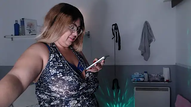 Snapshot of Latina_BigBoobs chatting on December 13, 2025, 9:42 pm Latina BigBoobs online show from December 13, 2025, 9:42 pm