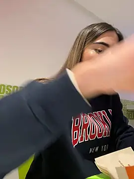 Snapshot of Ameellie chatting on March 13, 2025, 9:26 pm Ameellie online show from March 13, 2025, 9:26 pm