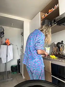 Snapshot of Ameellie chatting on September 18, 2025, 4:20 pm Ameellie online show from September 18, 2025, 4:20 pm