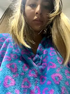 Snapshot of Ameellie chatting on September 21, 2025, 3:35 pm Ameellie online show from September 21, 2025, 3:35 pm