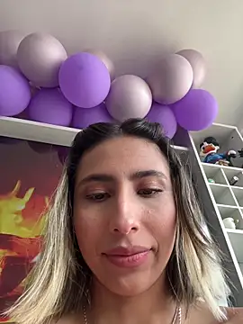 Snapshot of Ameellie chatting on November 12, 2025, 4:07 pm Ameellie online show from November 12, 2025, 4:07 pm