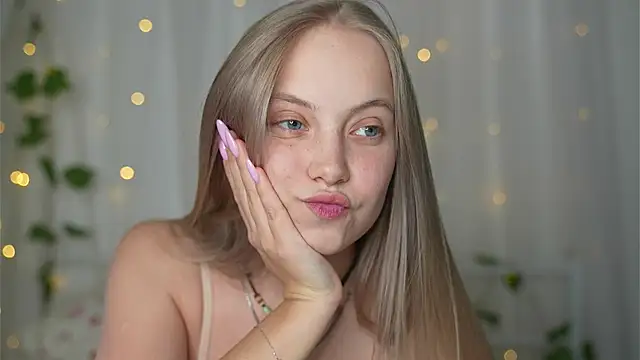 Snapshot of _Appr0ved_ chatting on December 3, 2024, 2:38 pm Appr0ved online show from December 3, 2024, 2:38 pm