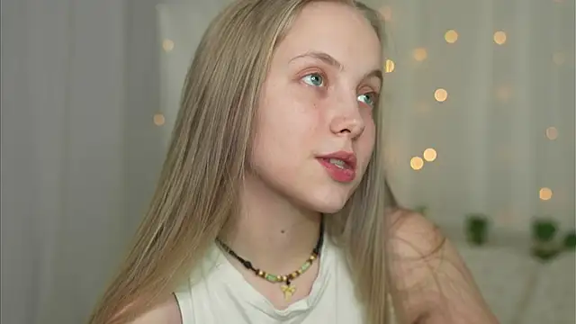 Snapshot of _Appr0ved_ chatting on March 4, 2025, 3:15 pm Appr0ved online show from March 4, 2025, 3:15 pm