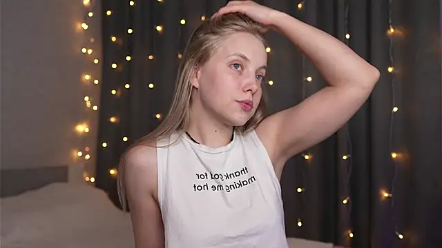 Snapshot of _Appr0ved_ chatting on September 26, 2025, 5:28 pm Appr0ved online show from September 26, 2025, 5:28 pm