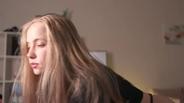 Snapshot of _Appr0ved_ chatting on November 21, 2025, 4:16 pm Appr0ved online show from November 21, 2025, 4:16 pm