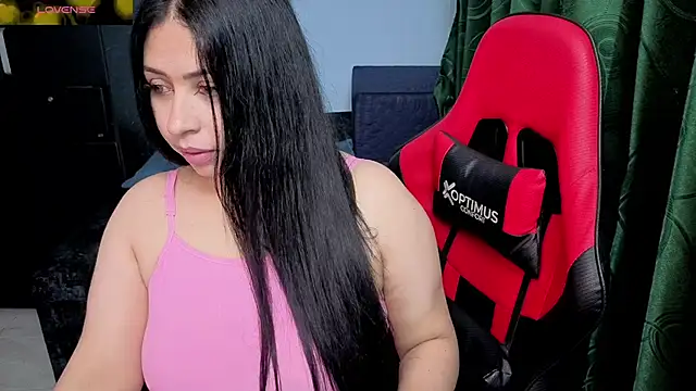 charlotee lovee69 online show from June 20, 2026, 1:52 am