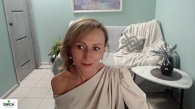 Snapshot of HornyMilf_777 chatting on July 1, 2026, 7:43 am HornyMilf 777 online show from July 1, 2026, 7:43 am