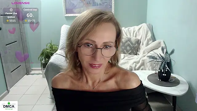 Snapshot of HornyMilf_777 chatting on July 18, 2026, 7:12 am HornyMilf 777 online show from July 18, 2026, 7:12 am