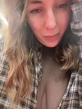 Snapshot of MommmyYummy chatting on February 6, 2025, 4:58 pm MommmyYummy online show from February 6, 2025, 4:58 pm