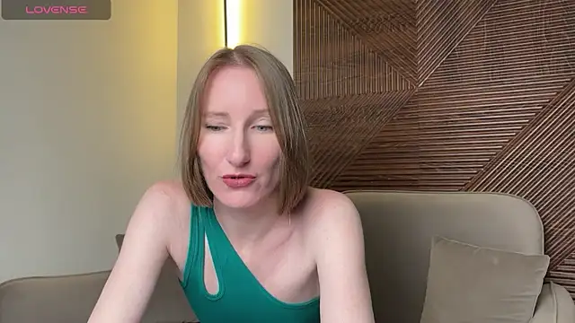 Snapshot of MonikaBos chatting on August 6, 2026, 9:28 pm MonikaBos online show from August 6, 2026, 9:28 pm