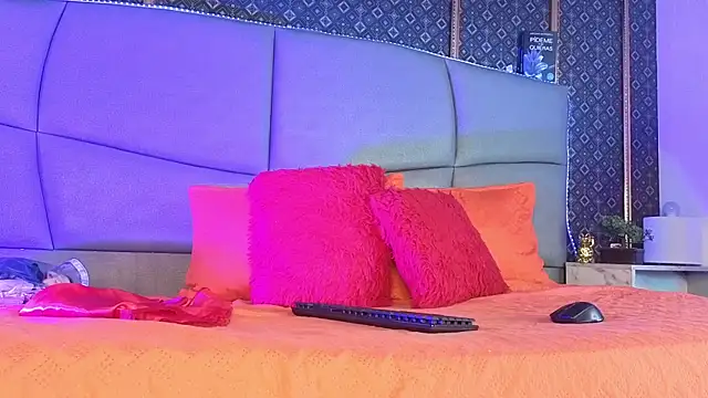 CandyQueenGold online show from October 6, 2025, 6:49 pm