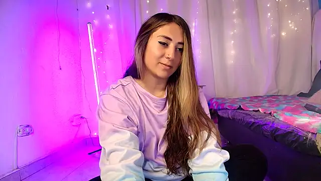 Natasha Wilde  online show from September 18, 2025, 10:45 pm