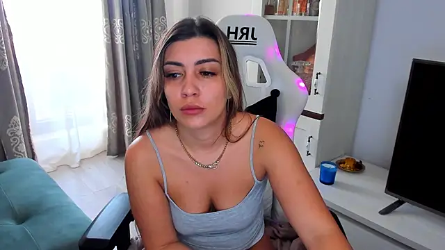 Snapshot of EveEvian chatting on January 14, 2025, 8:52 am EveEvian online show from January 14, 2025, 8:52 am