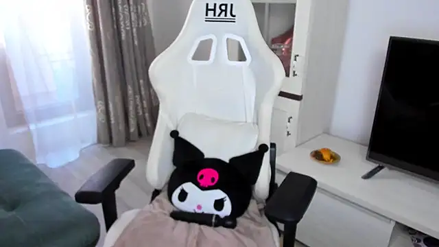 Snapshot of EveEvian chatting on February 25, 2025, 3:38 pm EveEvian online show from February 25, 2025, 3:38 pm