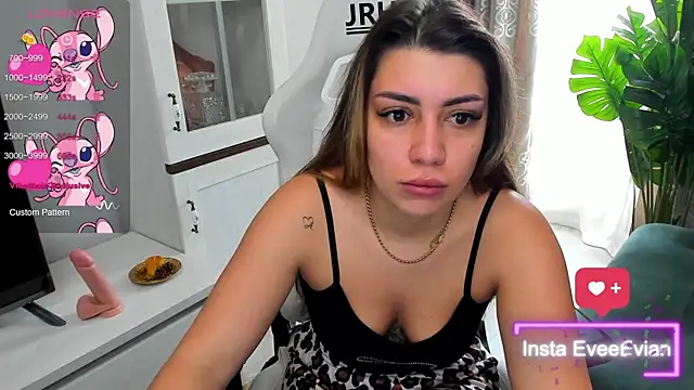 Snapshot of EveEvian chatting on March 13, 2025, 10:15 am EveEvian online show from March 13, 2025, 10:15 am