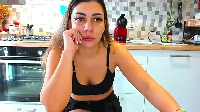 Snapshot of EveEvian chatting on October 11, 2025, 8:35 am EveEvian online show from October 11, 2025, 8:35 am