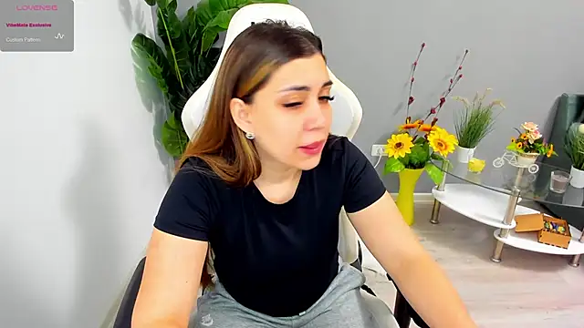 Snapshot of EveEvian chatting on May 12, 2026, 8:28 pm EveEvian online show from May 12, 2026, 8:28 pm
