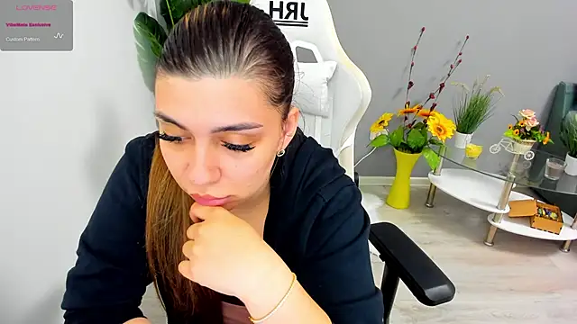 Snapshot of EveEvian chatting on May 14, 2026, 7:20 pm EveEvian online show from May 14, 2026, 7:20 pm