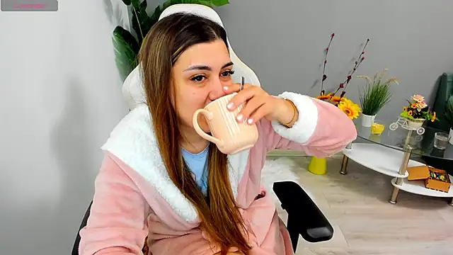Snapshot of EveEvian chatting on May 17, 2026, 9:49 am EveEvian online show from May 17, 2026, 9:49 am