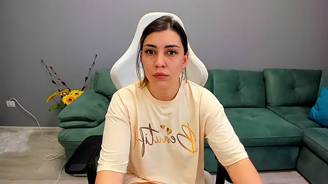 Snapshot of EveEvian chatting on June 18, 2026, 2:10 pm EveEvian online show from June 18, 2026, 2:10 pm