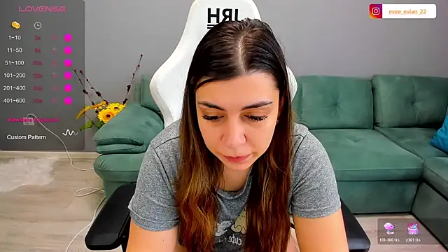 Snapshot of EveEvian chatting on June 20, 2026, 12:08 pm EveEvian online show from June 20, 2026, 12:08 pm