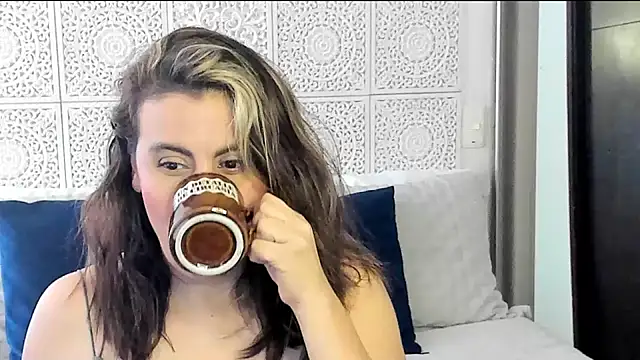 Snapshot of V_monse chatting on January 27, 2025, 7:03 pm V monse online show from January 27, 2025, 7:03 pm