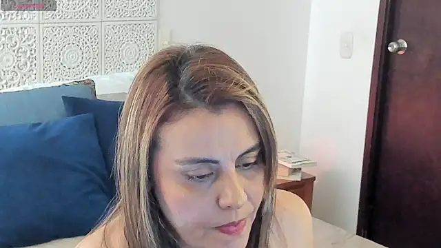 Snapshot of V_monse chatting on December 16, 2025, 3:39 pm V monse online show from December 16, 2025, 3:39 pm