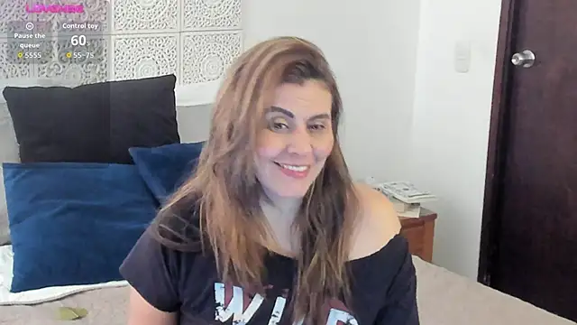 Snapshot of V_monse chatting on December 17, 2025, 9:21 pm V monse online show from December 17, 2025, 9:21 pm