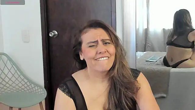 Snapshot of V_monse chatting on July 3, 2026, 3:29 pm V monse online show from July 3, 2026, 3:29 pm