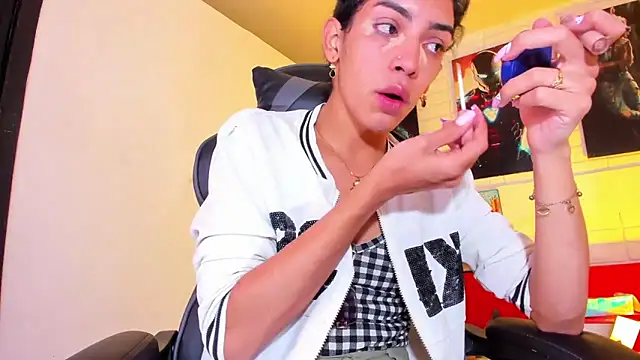 Snapshot of Alahia_Rodriguez chatting on March 6, 2025, 7:32 pm Alahia Rodriguez online show from March 6, 2025, 7:32 pm