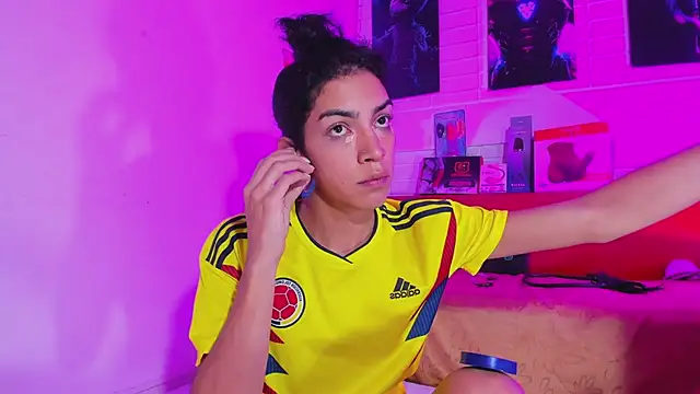 Snapshot of Alahia_Rodriguez chatting on March 20, 2025, 12:43 pm Alahia Rodriguez online show from March 20, 2025, 12:43 pm