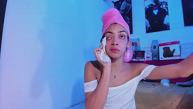 Snapshot of Alahia_Rodriguez chatting on March 22, 2025, 12:35 pm Alahia Rodriguez online show from March 22, 2025, 12:35 pm