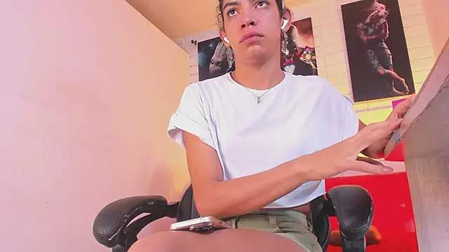 Snapshot of Alahia_Rodriguez chatting on November 11, 2025, 12:27 pm Alahia Rodriguez online show from November 11, 2025, 12:27 pm