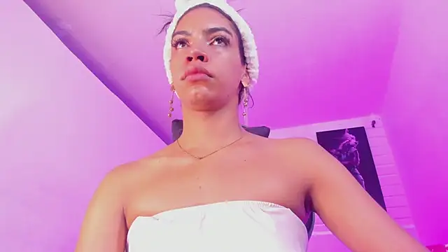 Snapshot of Alahia_Rodriguez chatting on November 17, 2025, 12:11 pm Alahia Rodriguez online show from November 17, 2025, 12:11 pm