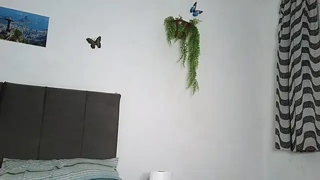 Snapshot of SiminFox chatting on April 12, 2026, 3:06 pm SiminFox online show from April 12, 2026, 3:06 pm