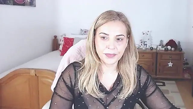 Snapshot of evamaria2024 chatting on December 9, 2024, 7:50 am evamaria2024 online show from December 9, 2024, 7:50 am